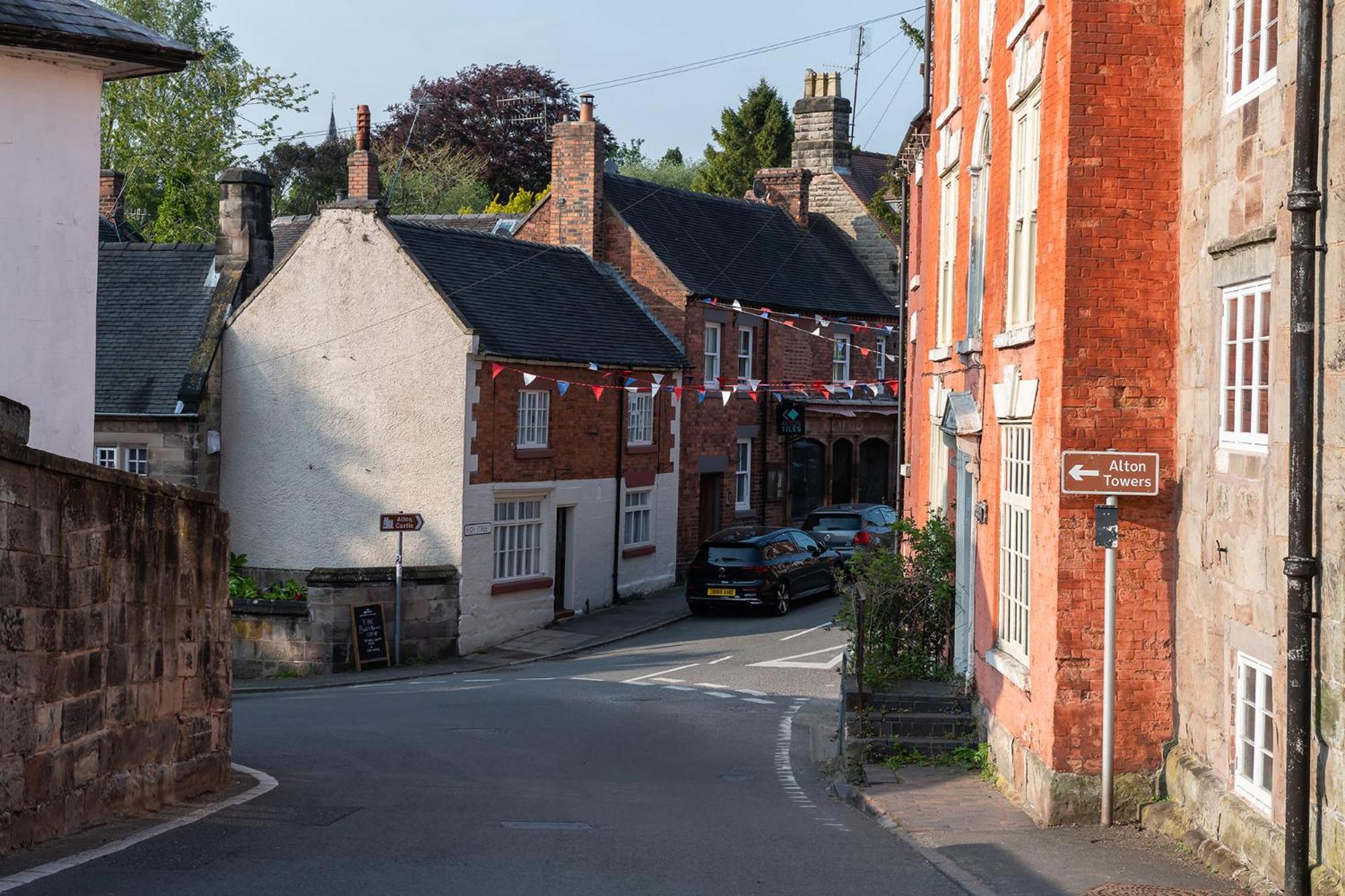 Angel - 5 Mins Drive To Alton Towers! * Alton (Staffordshire)